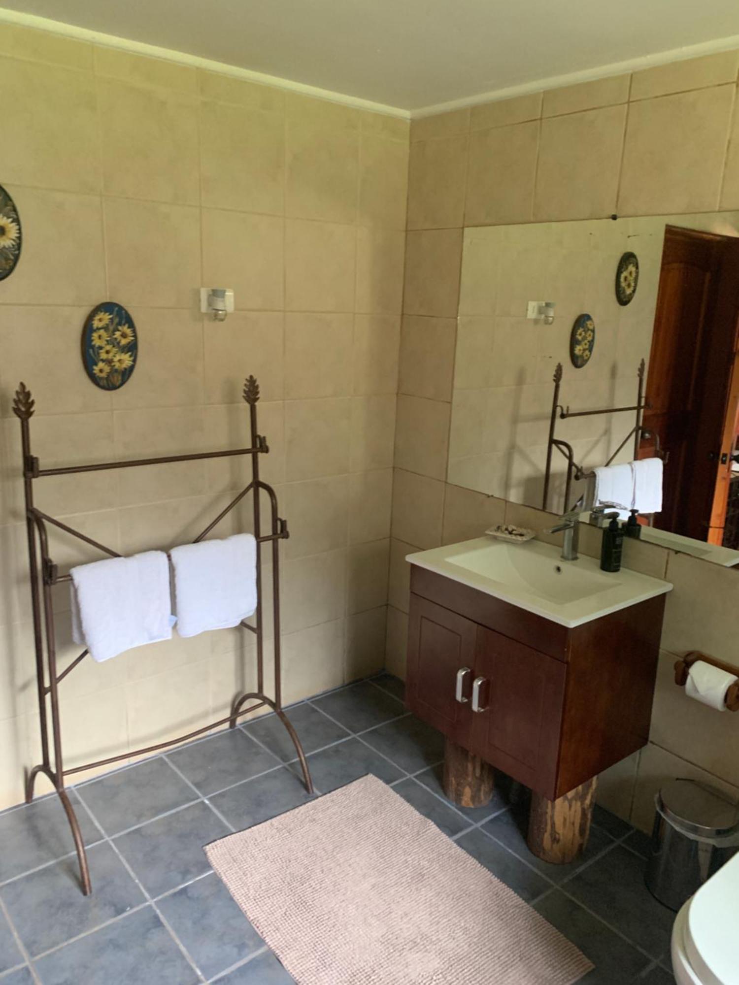Fundo San Bonifacio Guest House Chanco ภายนอก รูปภาพ